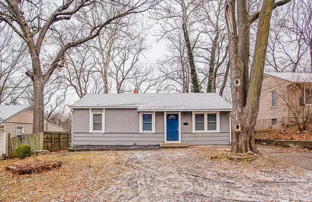 3 Bed, 1 Bath Home in Convenient North Kansas City Location photos photos
