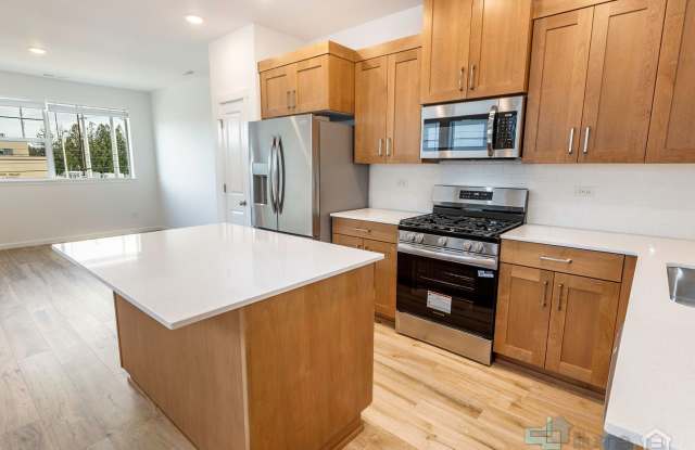 Brand New Beautiful 2 Bd/2.5 Ba Home in Reed's Crossing Gallery 3