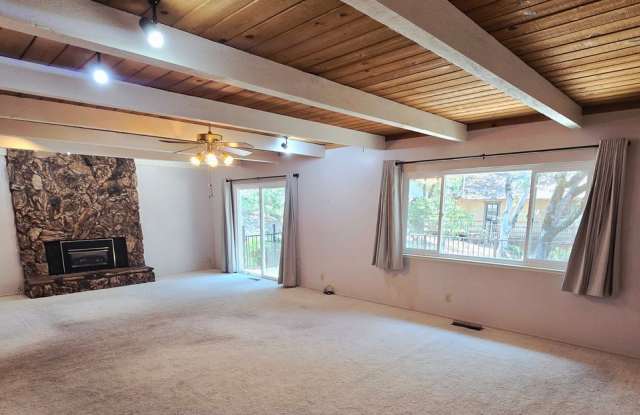 Charming 3-bedroom, 2-bath home in Lake Wild Wood Gallery 3