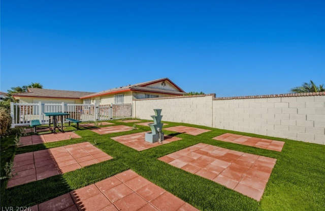 6760 W Oakey Boulevard Gallery 4