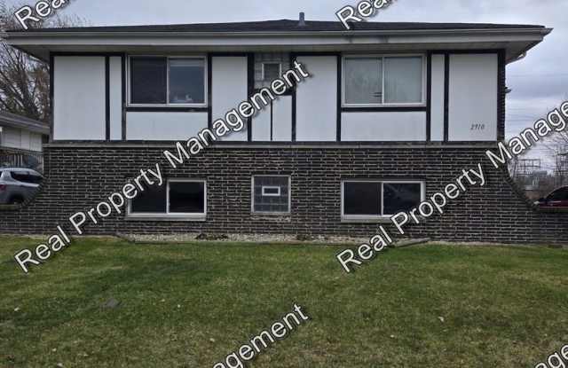 Updated 2 Bedroom Apartment - 2910 101st Place, Highland, IN 46322