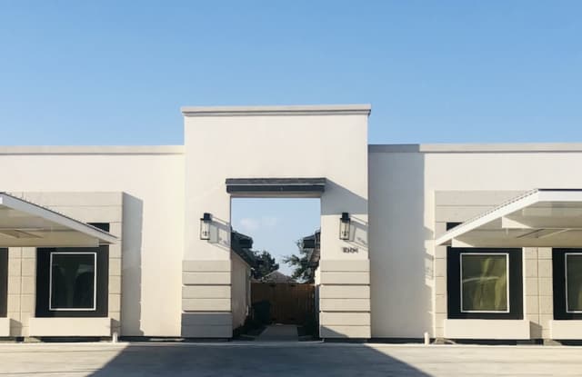 1004 Sugar Dr photos photos