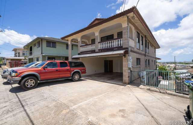 3BR/2BA/2PKG(TANDEM) STREET LEVEL UNIT IN THREE PLEX IN ALIAMANU photos photos