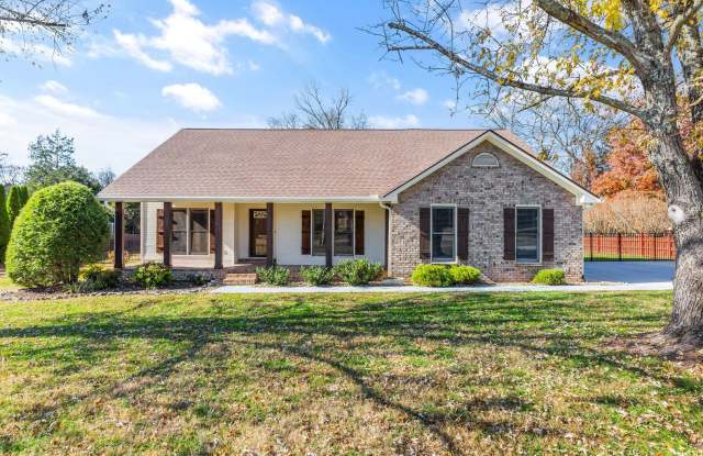 Charming Move-In Ready Home in Prime Murfreesboro Location with *Fenced Backyard* - 755 Regal Drive, Murfreesboro, TN 37129
