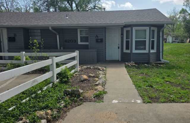 Charming & Light-Filled 2-Bedroom Duplex! photos photos