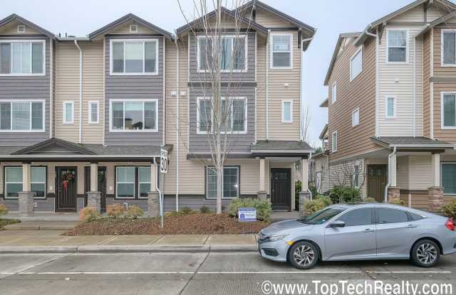Gorgeous 3 Bedrm+Loft | 3.5 Bath End Unit Townhouse with upgrades | *Hardwood*Granite* |Bedrm with Full Bath on 1st floor! photos photos