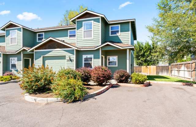 Live in Redmond Oregon - 1560 Southwest Reindeer Avenue, Redmond, OR 97756