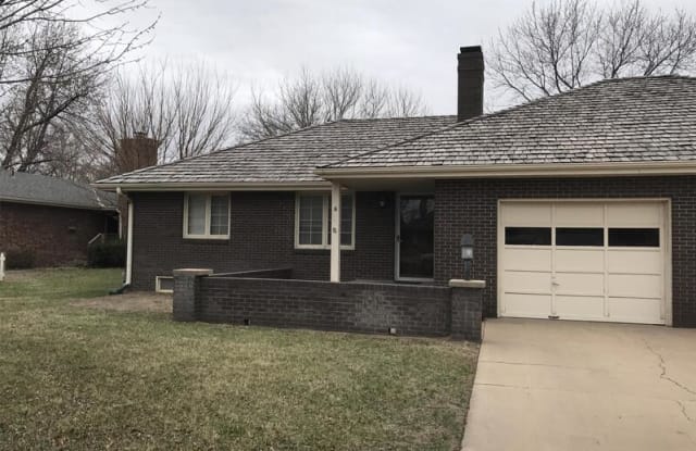 2701 Nottingham Dr - A - 2701 Nottingham Drive, Hutchinson, KS 67502