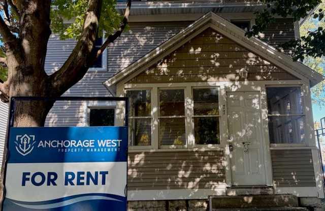 Spacious 4 Bedroom Southside Holland Gallery 1
