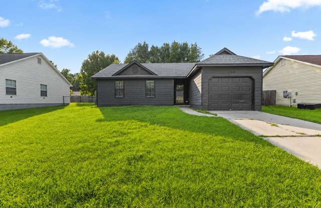 Stylish Home with Open Floorplan & Fenced Backyard Gallery 1