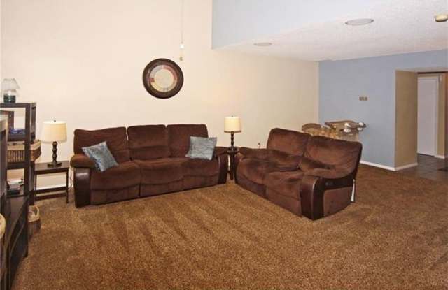 1940 Long Lake Dr Gallery 2