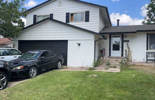 Spacious 3 bed 2.5 Bath large yard in Aurora! photos photos Spacious 3 bed 2.5 Bath large yard in Aurora! photos photos