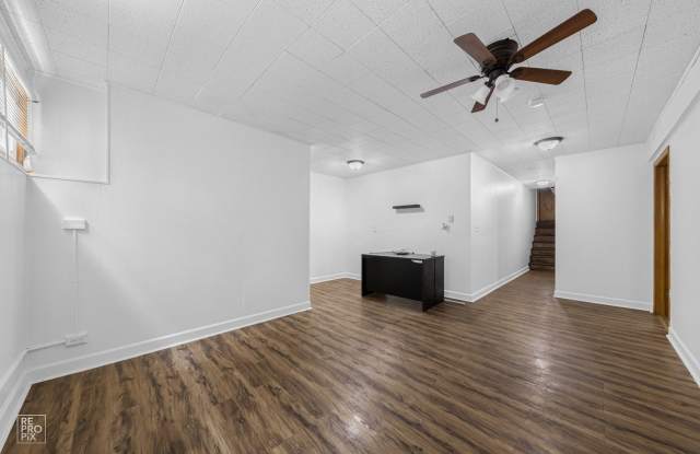 Large Skokie Basement Apartment with Free Utilities Gallery 3