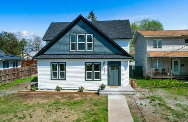 *FREE RENT FOR NOVEMBER* Updated 3 bed/1.5 Bath Bungalow! photos photos