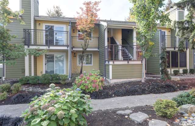 Upstairs 2-Bed Condo in Factoria with Covered Parking, Pool & Patio Gallery 1