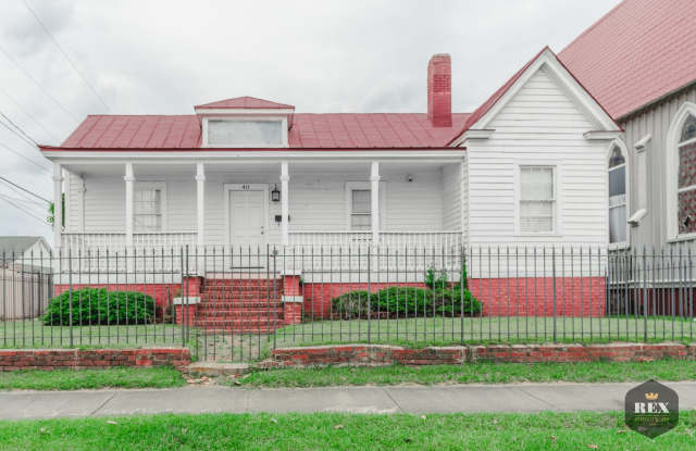 Beautiful 2 Bedroom Home with Stainless Steel appliances and Granite Countertops Gallery 1