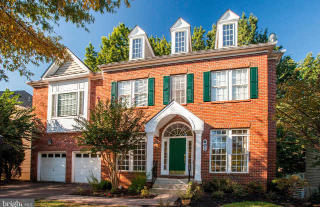 601 AUTUMN WIND WAY Gallery 2