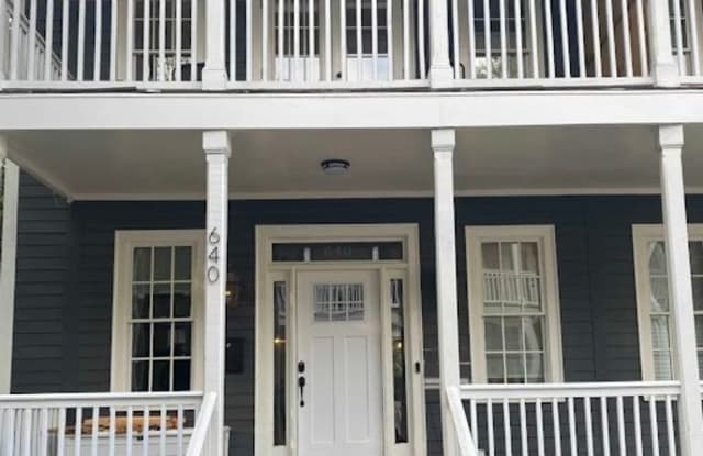 Stylish 3-Bed, 3.5-Bath Townhome in the Heart of Roswell photos photos