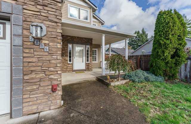 $500 Move In Special 4 Bedroom 2.5 Bath Near Washougal River PET FRIENDLY - 2185 North P Street, Washougal, WA 98671