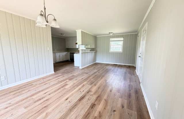 Upgraded 3 Bed, 2 Bath Single-Family Home in Valdosta | LVP Throughout & Bonus Room Gallery 4
