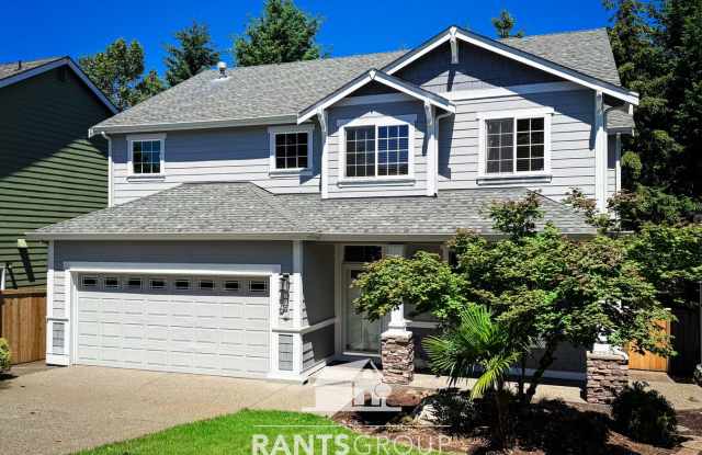 Quiet 3/2.5 Home in Beautiful Evergreen Heights - Easy Commute to JBLM! photos photos