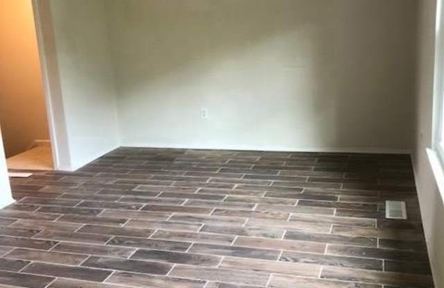 1805 FALCON Court Gallery 2