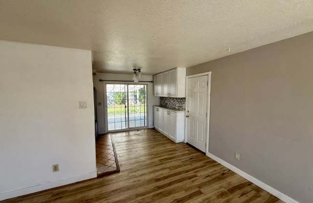 SPACIOUS 3-BEDROOM HOME WITH FLEX SPACE, 2-CAR GARAGE & FENCED YARD Gallery 3