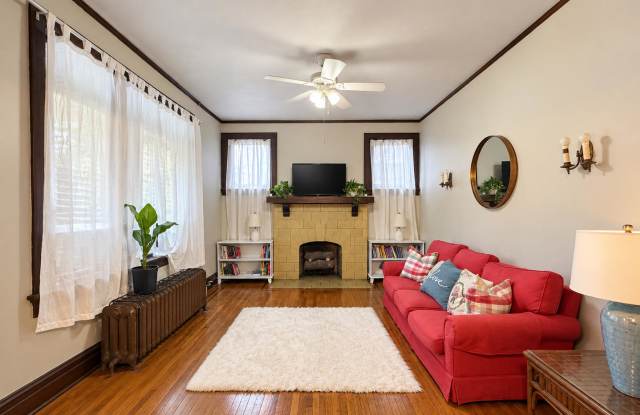 3 Bed/1 Bath on McMillan Directly Across From UC Main Campus Only $795/pp ($2385/mo) Gallery 1