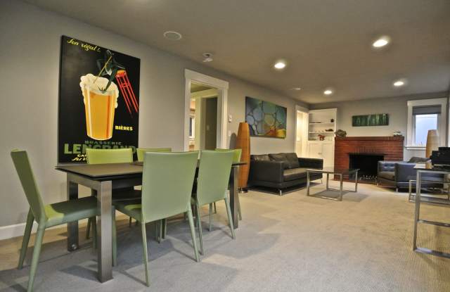 Beautiful 4 bed home in desirable Eastlake! Available 9/16/2026! Gallery 4