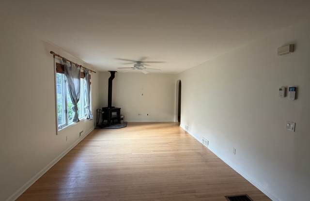 Beautiful Single Family Home In Lovely Neighborhood Gallery 3