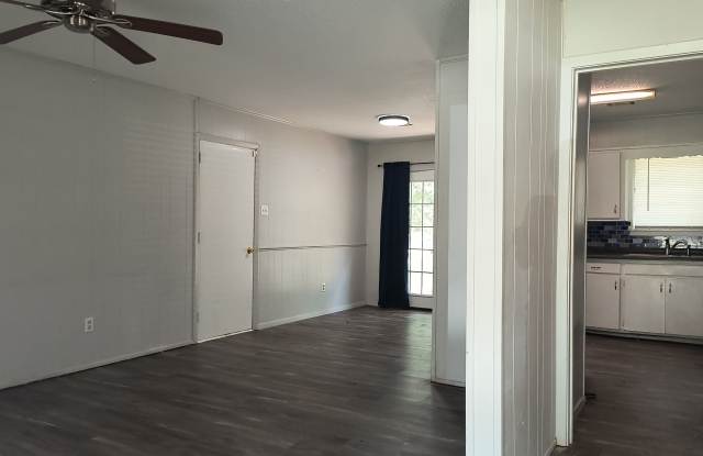2203 Crestwood Drive Gallery 2