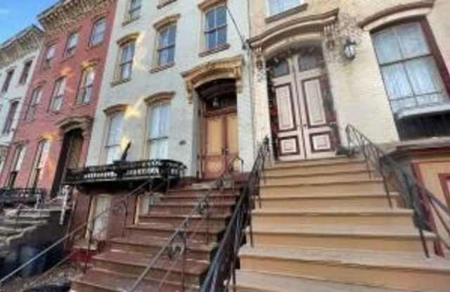 17 Ash Grove Place unit: 4 photos photos