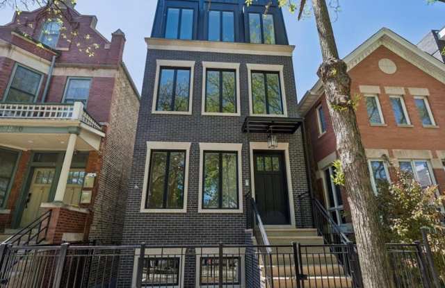 2202 N Leavitt Street photos photos