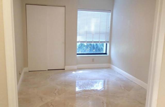 115 Bay Colony Drive N Gallery 4