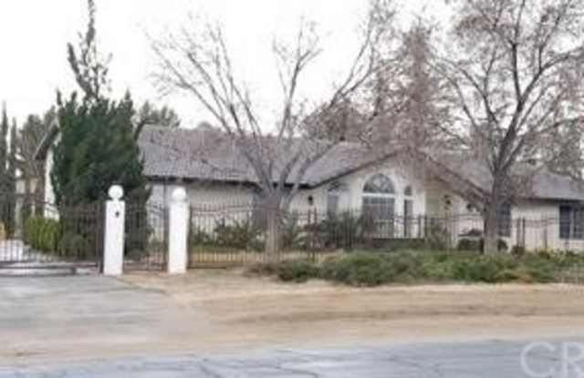 8323 Peach Avenue Gallery 2