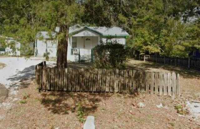 505 Dorsey Avenue - 505 Dorsey Avenue, DeFuniak Springs, FL 32435