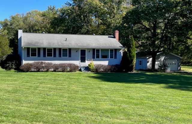 WELCOME TO COUNTRY LIVING IN SOUTH STAFFORD! Gallery 1