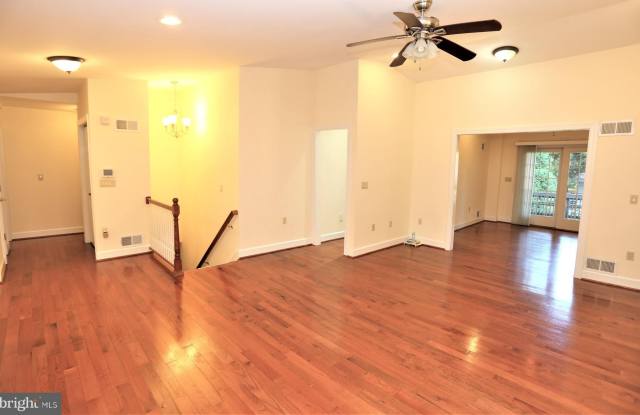 9705 FERNWOOD Road Gallery 4