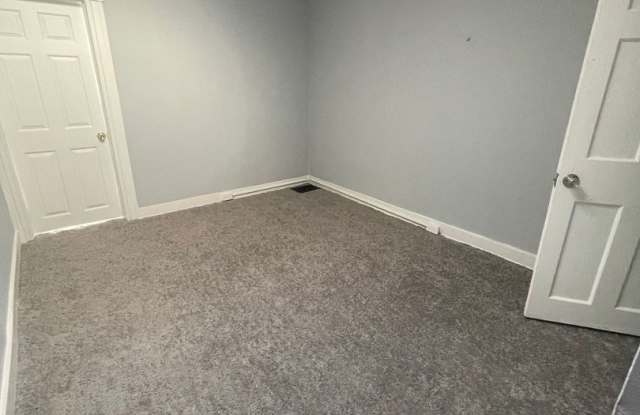 Recently Renovated Three Bed One Bath Ready For A New Tenant! Gallery 4