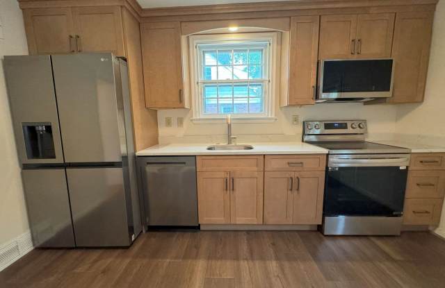 FIRST MONTH RENT FREE** Renovated home, central air, stainless appliances, Radnor SD, Walk to Villanova, small dogs ok...this is a must see! Gallery 4