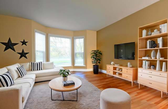 3 BD / 3 BA Townhome in Eden Prairie! - 15769 Porchlight Lane, Eden Prairie, MN 55347