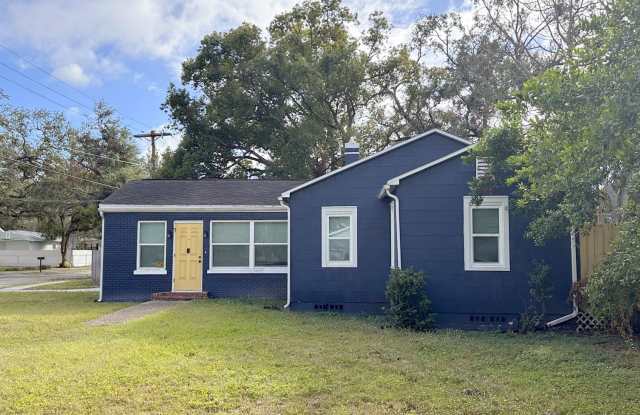 Charming 2-Bedroom, 2-Bath Seminole Heights Home on large corner lot! photos photos