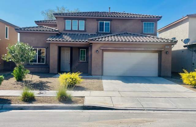 Ideal 3 Bd, 2.5 Bth, New Paint, Huge Chef's kitchen - 4909 Lawrence Street, North Las Vegas, NV 89081