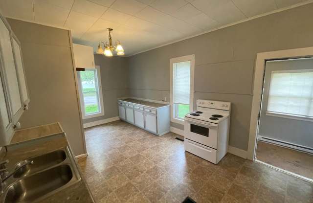 Four Bedroom Available in Delphi IN photos photos