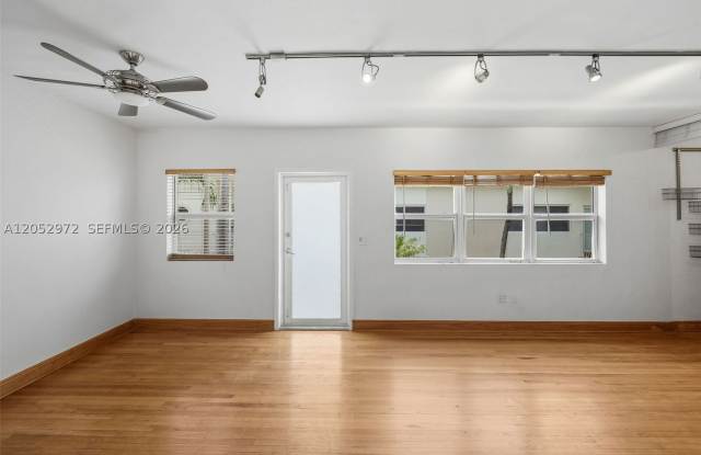 1100 Venetian Way Gallery 4