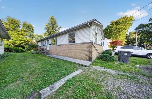 1095 Saint Michaels Avenue Gallery 3