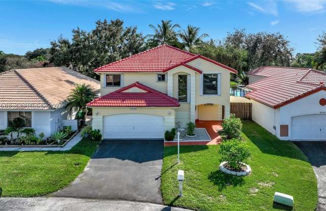 6320 Plymouth Ln Gallery 4