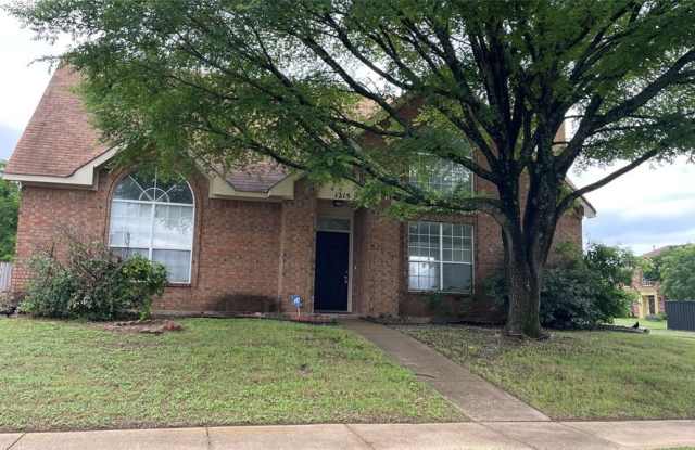 1215 White Drive - 1215 White Drive, Cedar Hill, TX 75104