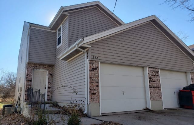 222 NE Cedar Ct - 222 Northeast Cedar Court, Blue Springs, MO 64014