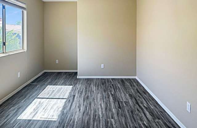 Newer flooring and paint! Excellent location!! Gallery 4